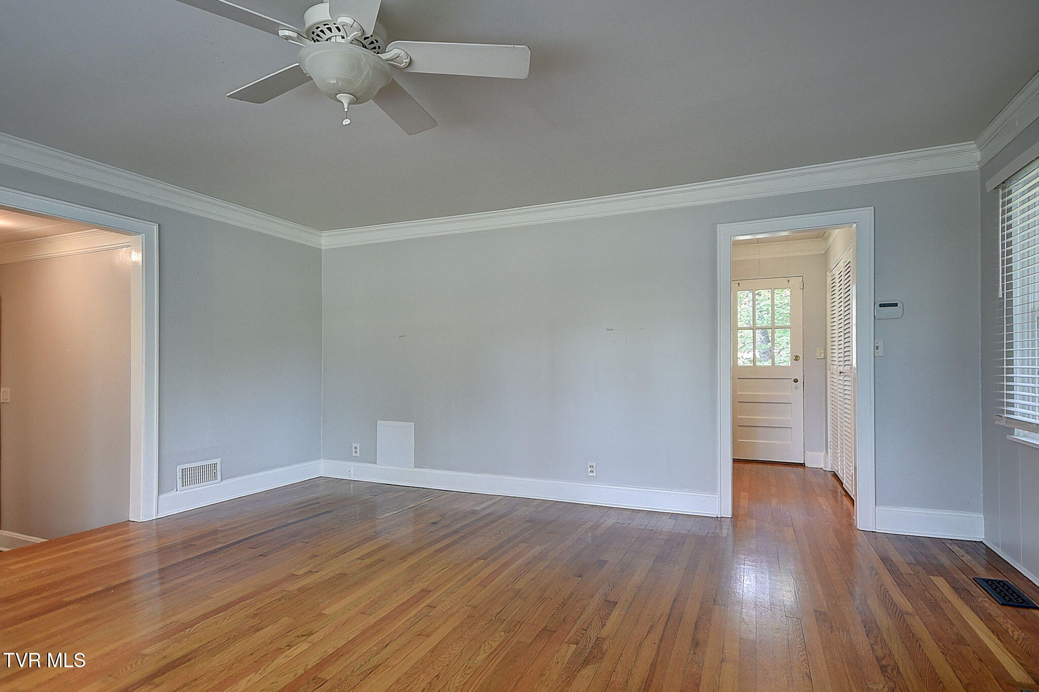 204 Parkway Road Bristol, TN 37620 - Photo 42 of 75 44-web-or-mls-204 Parkway KW-44