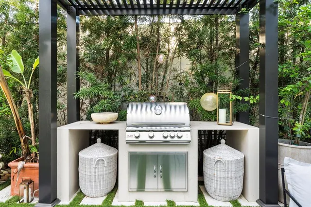 $6,895,000 | 2765 Brickell Court, Miami, FL 33133