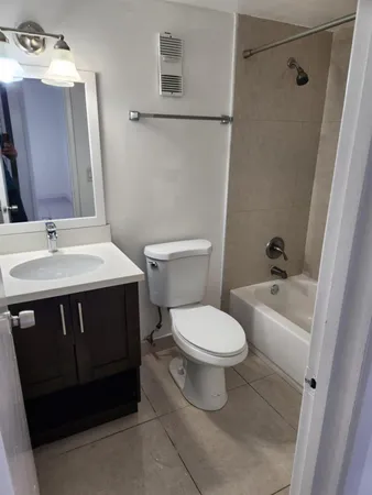 $2,300 | 8895 Fontainebleau Boulevard, Unit 403, Miami, FL 33172