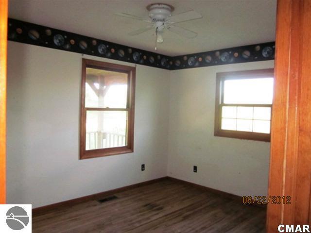 10950 Bennett Road Sumner, MI 48889 - Photo 10 of 13 1768839-9.JPG