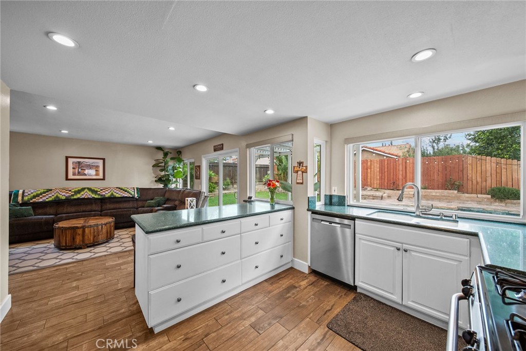 2978 Stacy Drive Simi Valley, CA 93063 - Photo 11 of 49