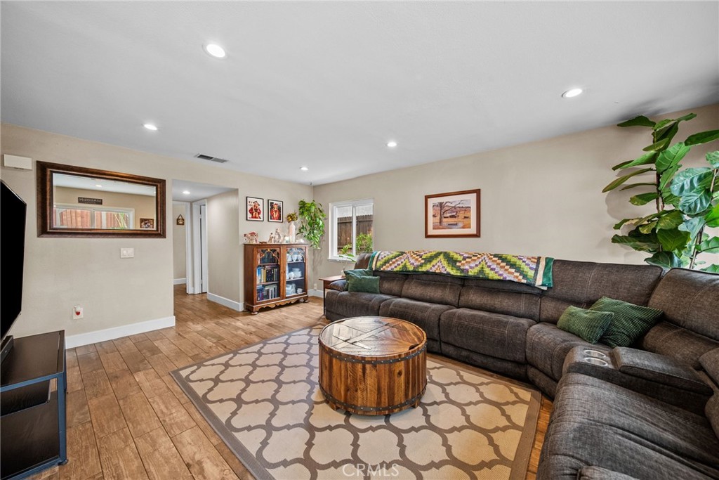 2978 Stacy Drive Simi Valley, CA 93063 - Photo 14 of 49