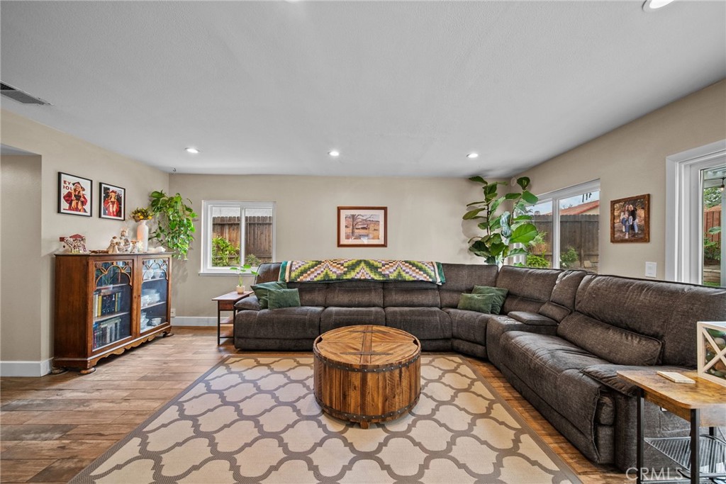 2978 Stacy Drive Simi Valley, CA 93063 - Photo 3 of 49