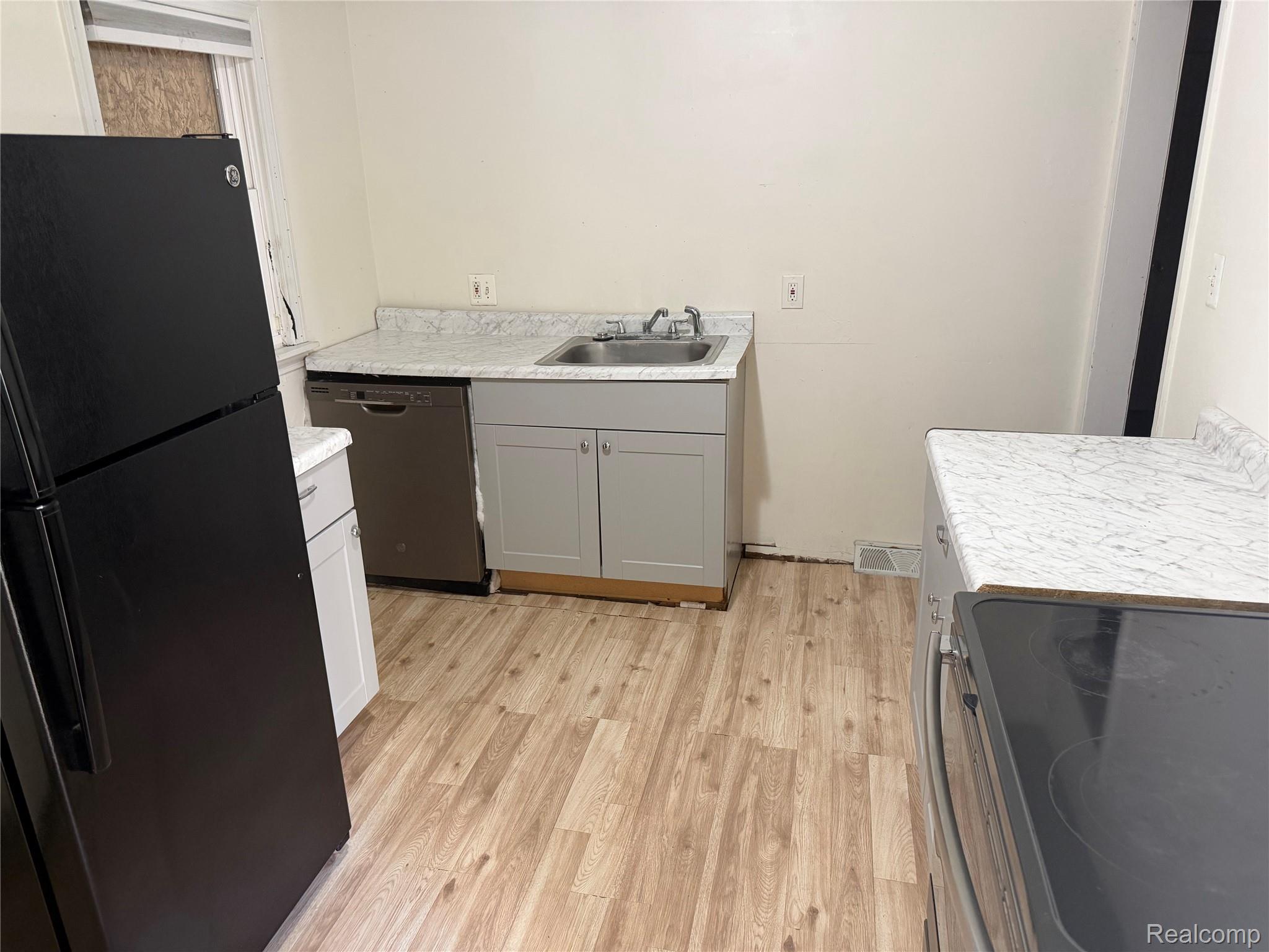 4173 Moore Street Inkster, MI 48141 - Photo 5 of 13 IMG_0975.jpg