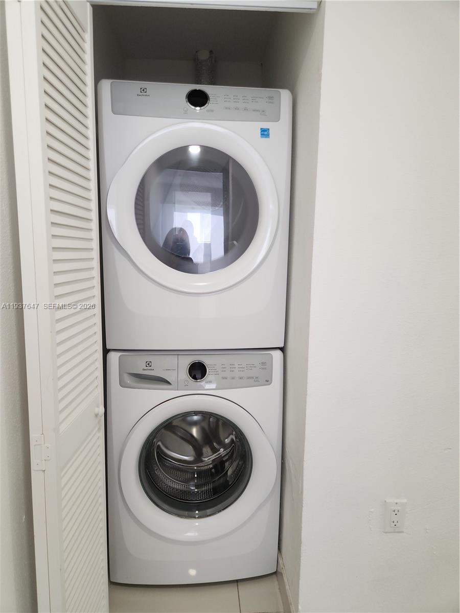 13937 Southwest 259th Street Homestead, FL 33032 - Photo 9 of 17 a utility room with dryer and washer