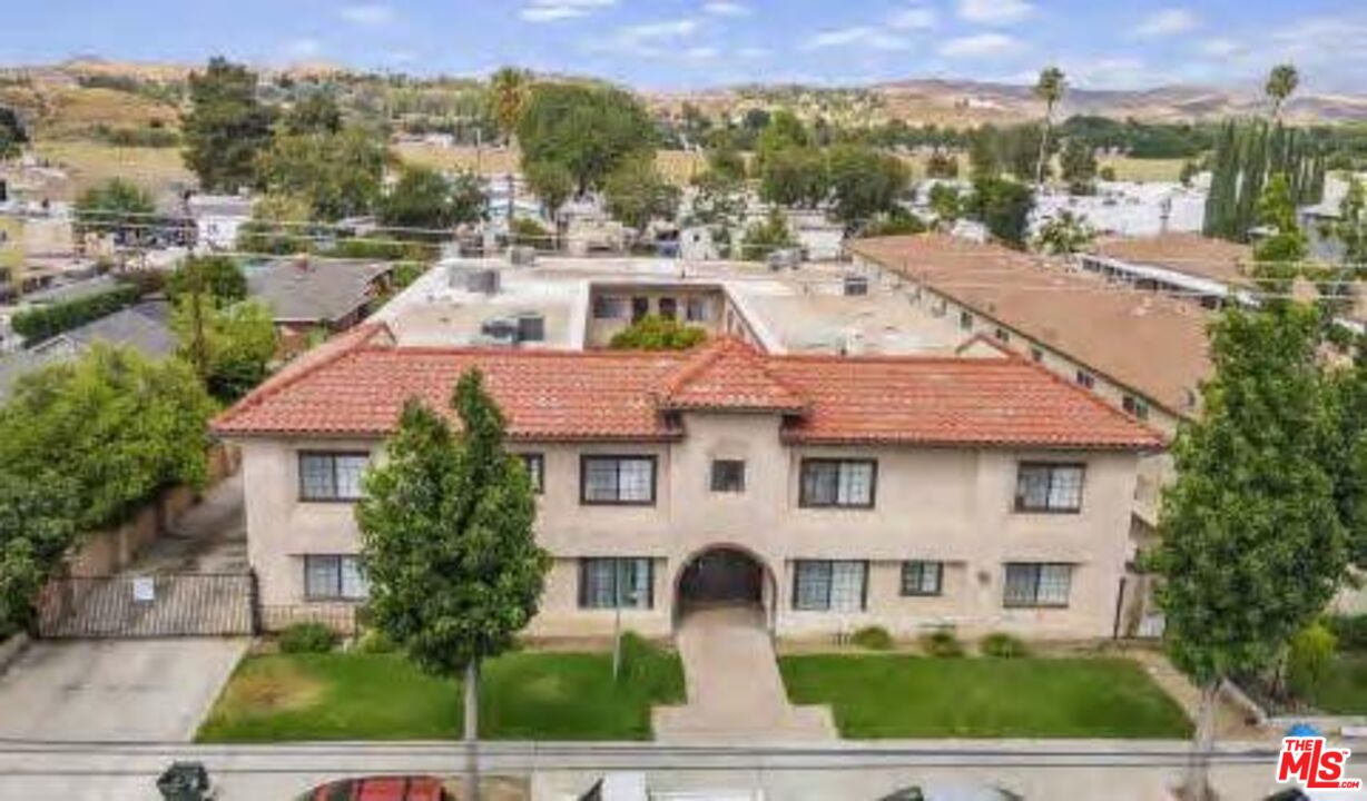 24846 Walnut Street Santa Clarita, CA 91321 - Photo 2 of 7 Gallery Image 2