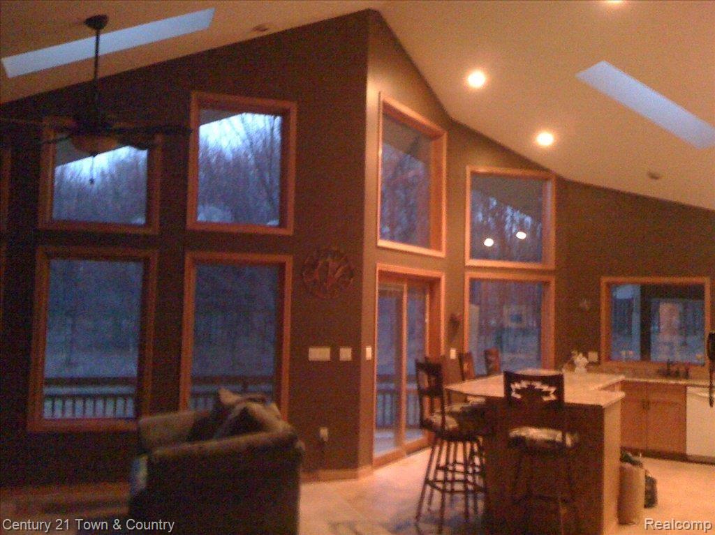 6224 North Tipsico Lake Road Holly, MI 48442 - Photo 8 of 25 Living room