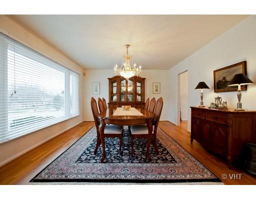 8220 Ridgepoint Drive Burr Ridge, IL 60527 - Photo 5 of 16 a dining room with furniture a rug and a chandelier