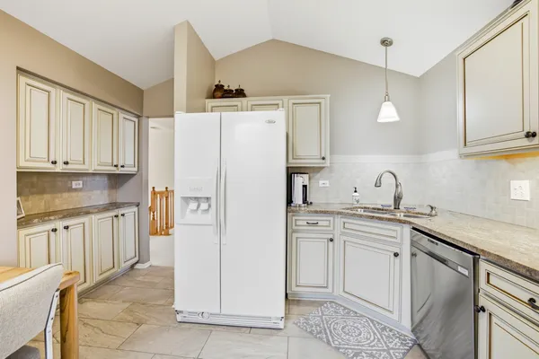 $299,500 | 30-w038 Willow Lane, Unit D, Warrenville, IL 60555