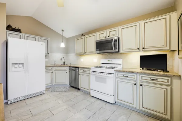 $299,500 | 30-w038 Willow Lane, Unit D, Warrenville, IL 60555