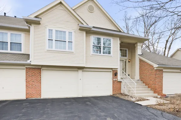 $299,500 | 30-w038 Willow Lane, Unit D, Warrenville, IL 60555