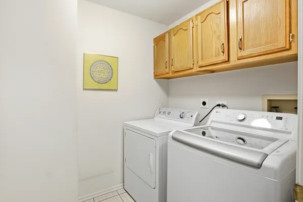 $299,500 | 30-w038 Willow Lane, Unit D, Warrenville, IL 60555