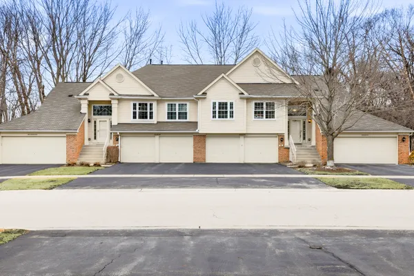 $299,500 | 30-w038 Willow Lane, Unit D, Warrenville, IL 60555