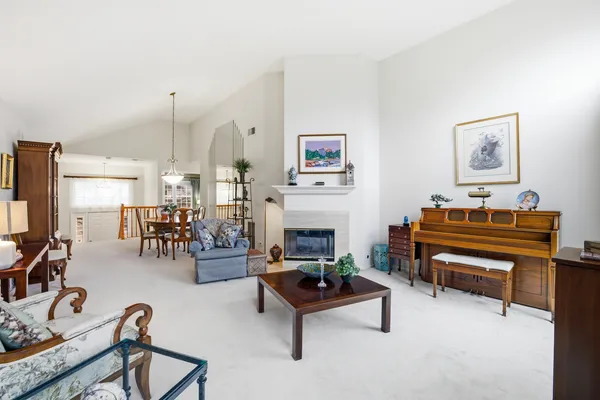 $299,500 | 30-w038 Willow Lane, Unit D, Warrenville, IL 60555