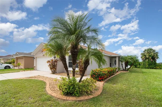a view of outdoor space yard and porch