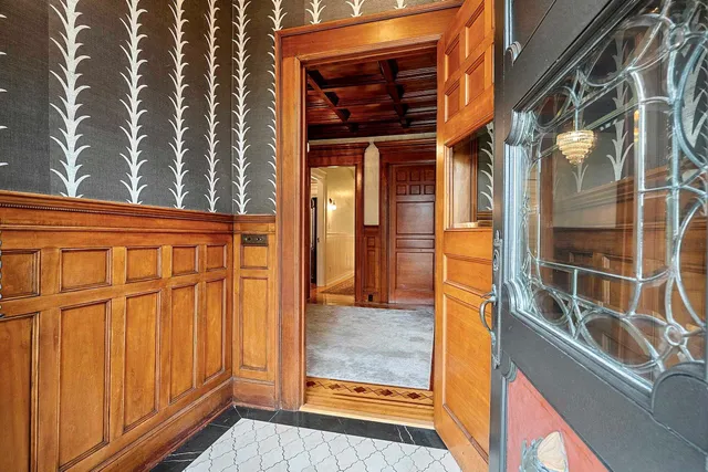 $950,000 | 902 South Madison Street, Green Bay, WI 54301