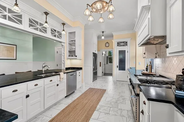 $950,000 | 902 South Madison Street, Green Bay, WI 54301