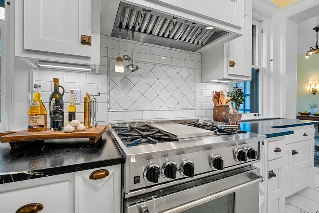 $950,000 | 902 South Madison Street, Green Bay, WI 54301