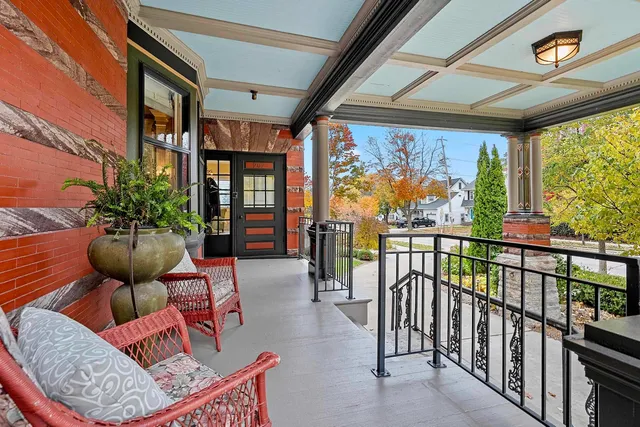 $950,000 | 902 South Madison Street, Green Bay, WI 54301