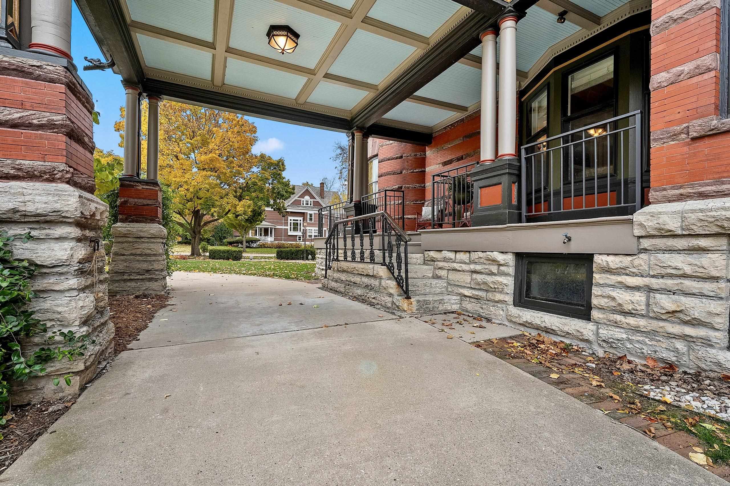 902 South Madison Street Green Bay, WI 54301 - Photo 31 of 90