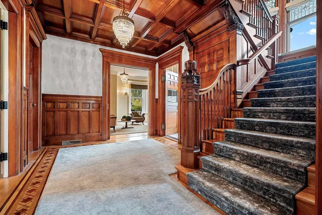 $950,000 | 902 South Madison Street, Green Bay, WI 54301