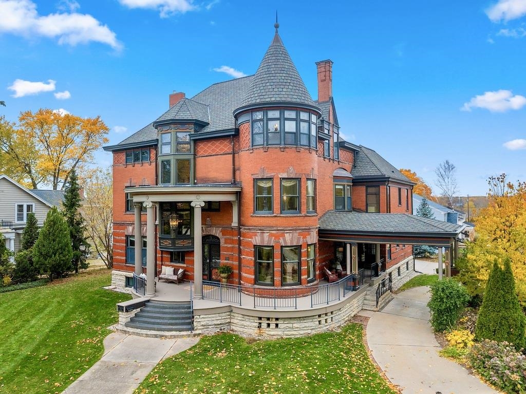 902 South Madison Street Green Bay, WI 54301 - Photo 4 of 90