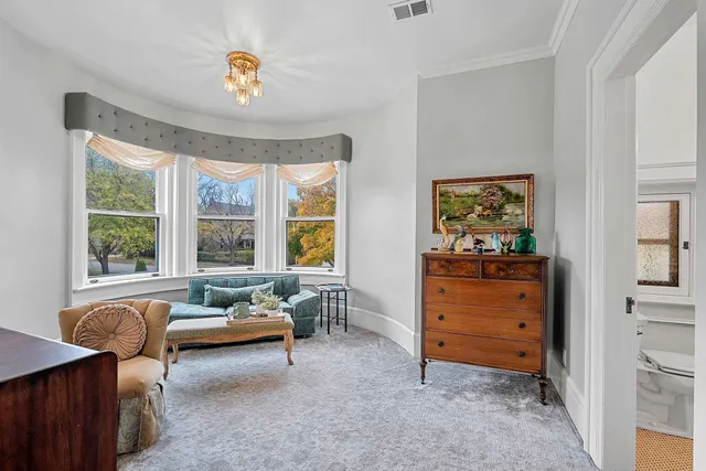 $950,000 | 902 South Madison Street, Green Bay, WI 54301