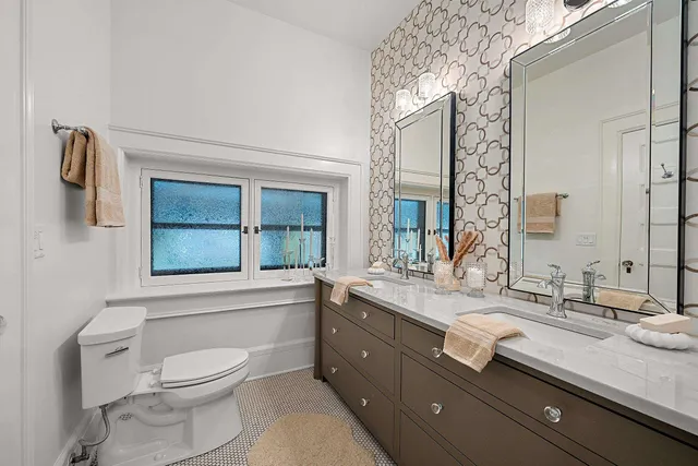 $950,000 | 902 South Madison Street, Green Bay, WI 54301