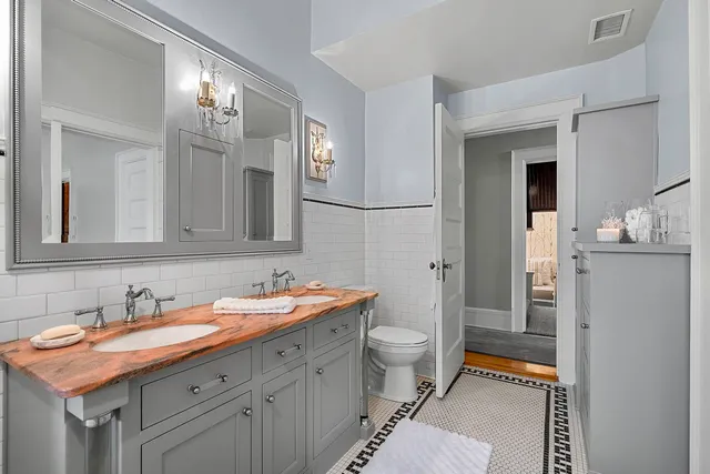 $950,000 | 902 South Madison Street, Green Bay, WI 54301