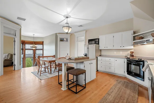 $950,000 | 902 South Madison Street, Green Bay, WI 54301