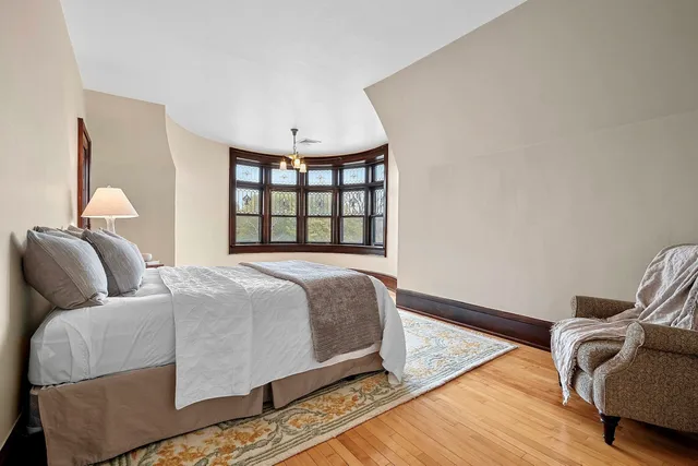 $950,000 | 902 South Madison Street, Green Bay, WI 54301