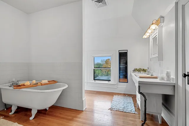 $950,000 | 902 South Madison Street, Green Bay, WI 54301