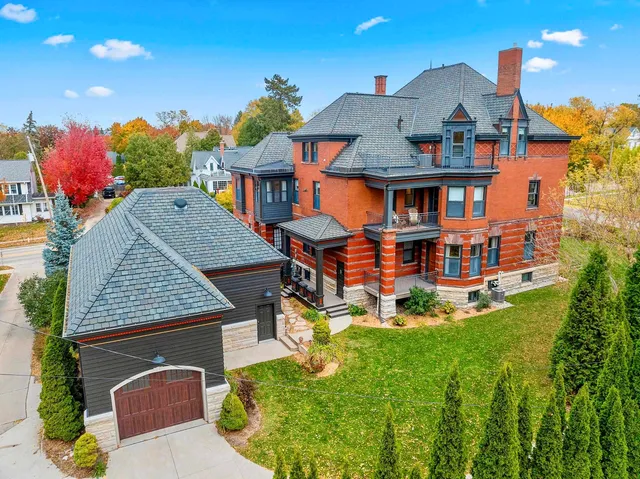 $950,000 | 902 South Madison Street, Green Bay, WI 54301