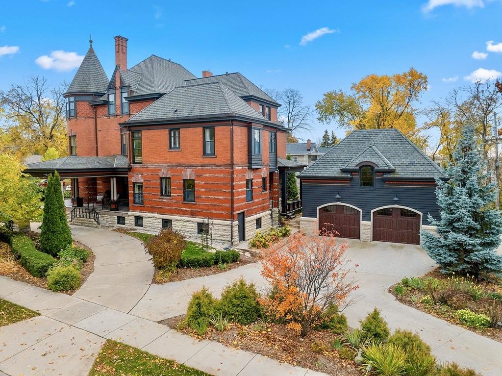 902 South Madison Street Green Bay, WI 54301 - Photo 8 of 90