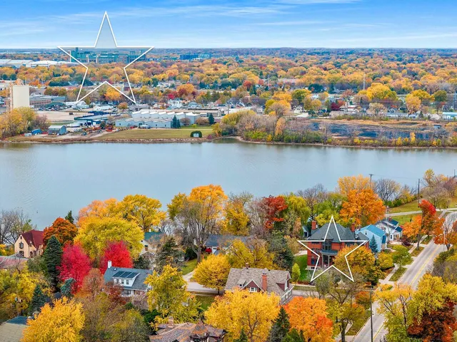 $950,000 | 902 South Madison Street, Green Bay, WI 54301