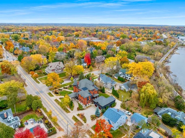 $950,000 | 902 South Madison Street, Green Bay, WI 54301