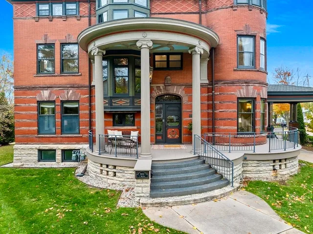 $950,000 | 902 South Madison Street, Green Bay, WI 54301