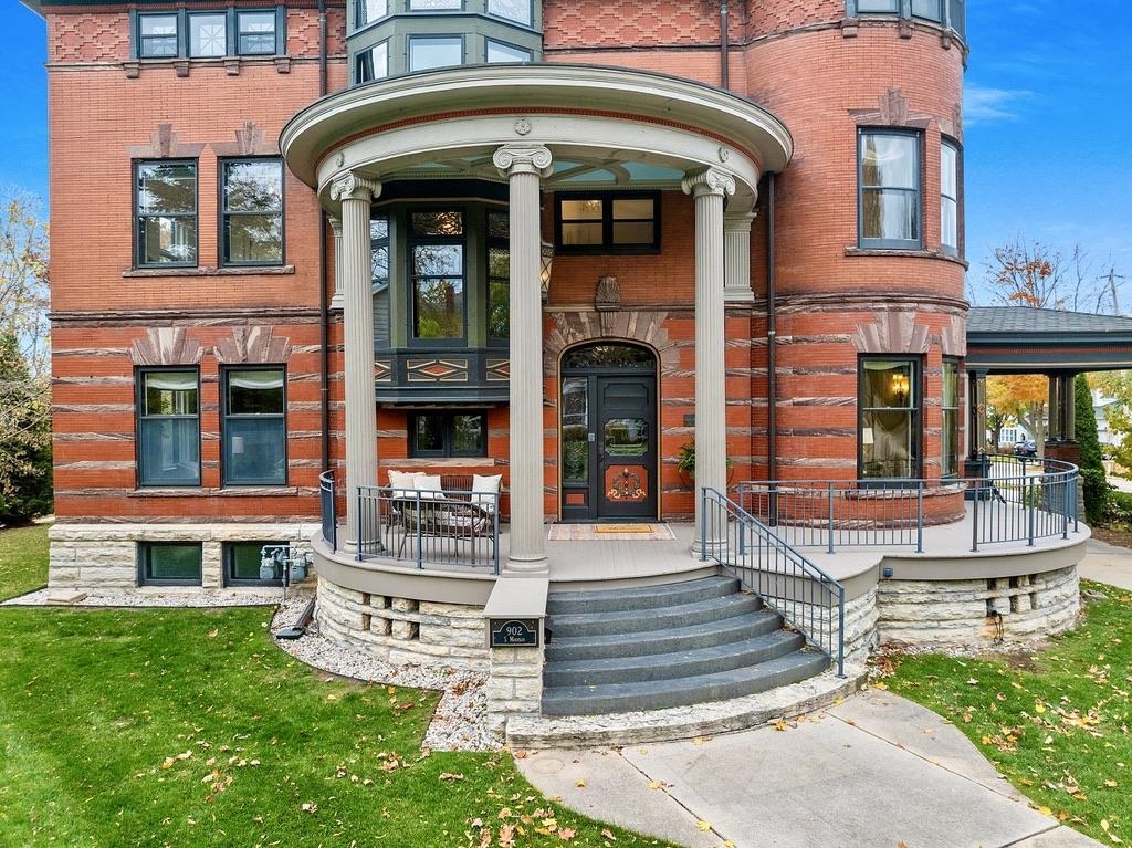 902 South Madison Street Green Bay, WI 54301 - Photo 9 of 90