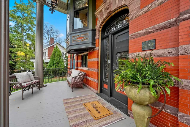 $950,000 | 902 South Madison Street, Green Bay, WI 54301