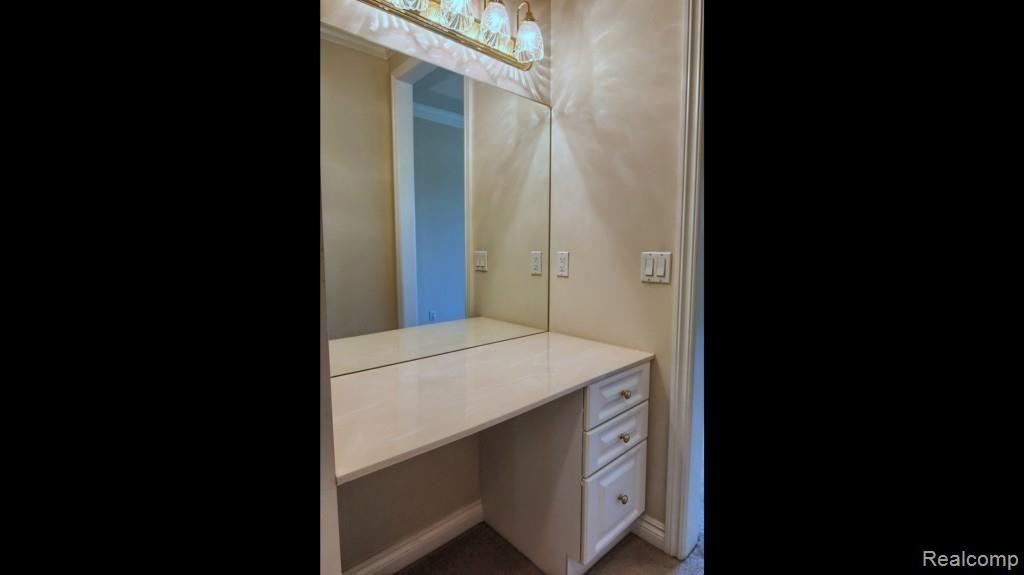 2695 Shorebrook Court Rochester, MI 48306 - Photo 27 of 31 Master_Bathroom_Vanity.jpg