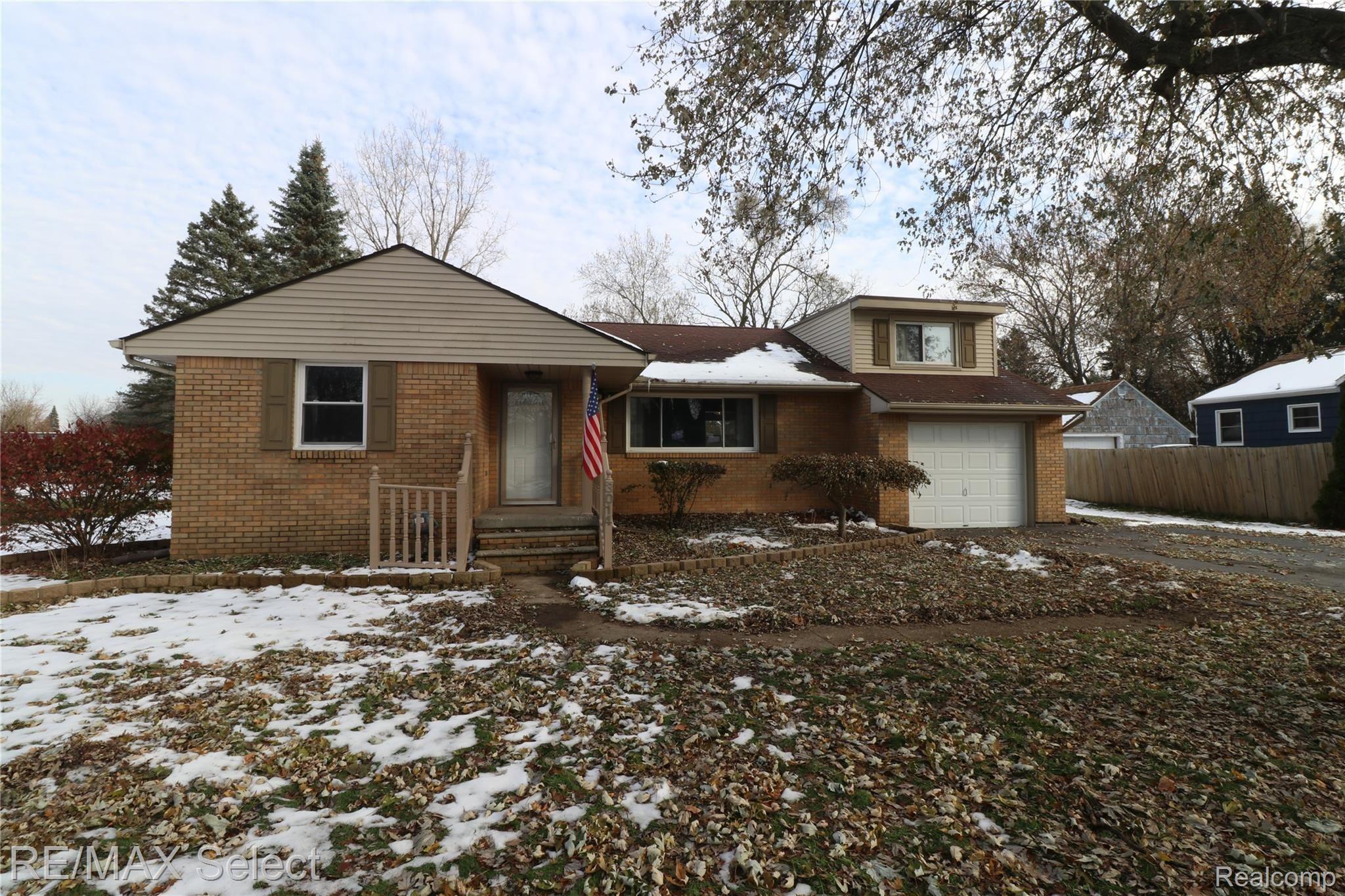 3014 Covert Road Flint, MI 48506 - Photo 1 of 23 IMG_9878.JPG