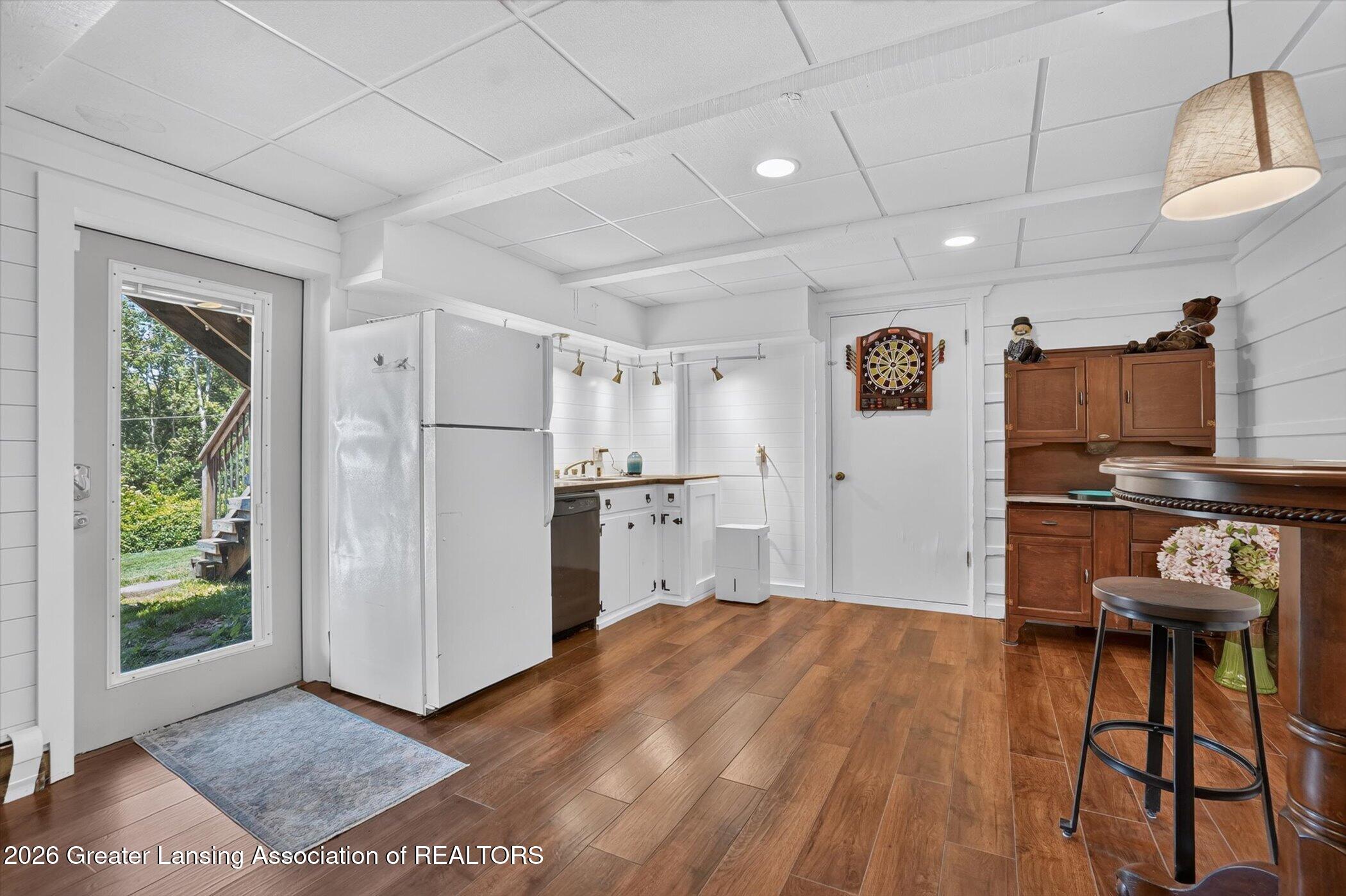 4426 Barton Road Lansing, MI 48917 - Photo 36 of 72 38-4426-Barton-Rd-Windowstill-Photograph