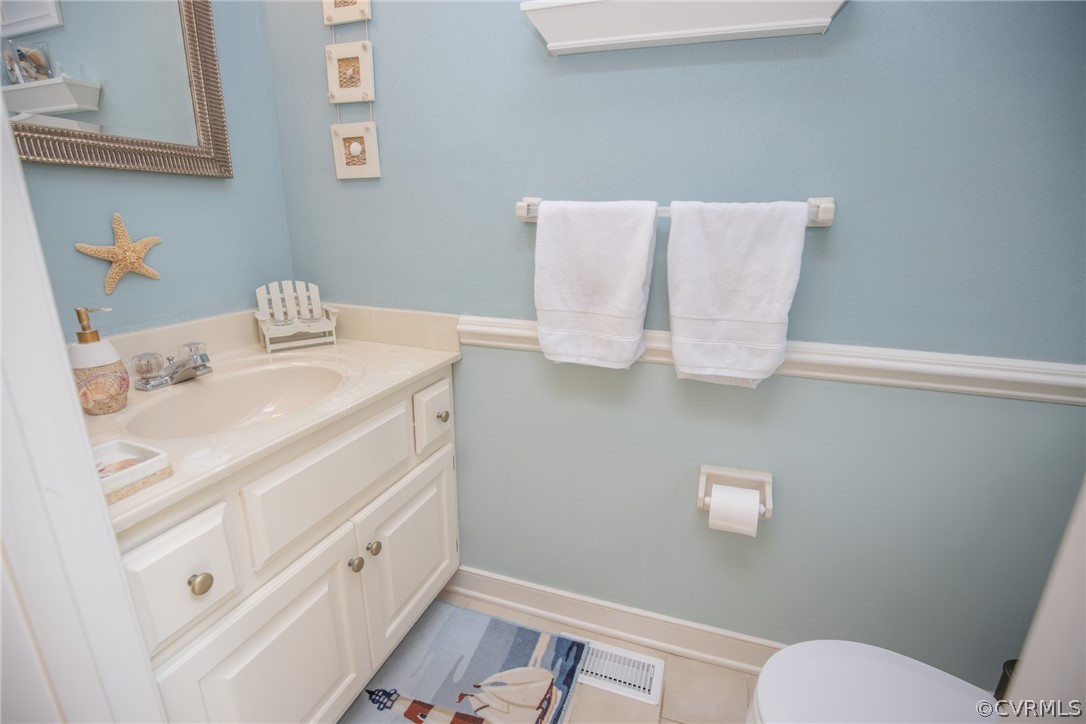 13340 Carters Way Road Chesterfield, VA 23838 - Photo 27 of 44 a bathroom with a sink toilet and a mirror