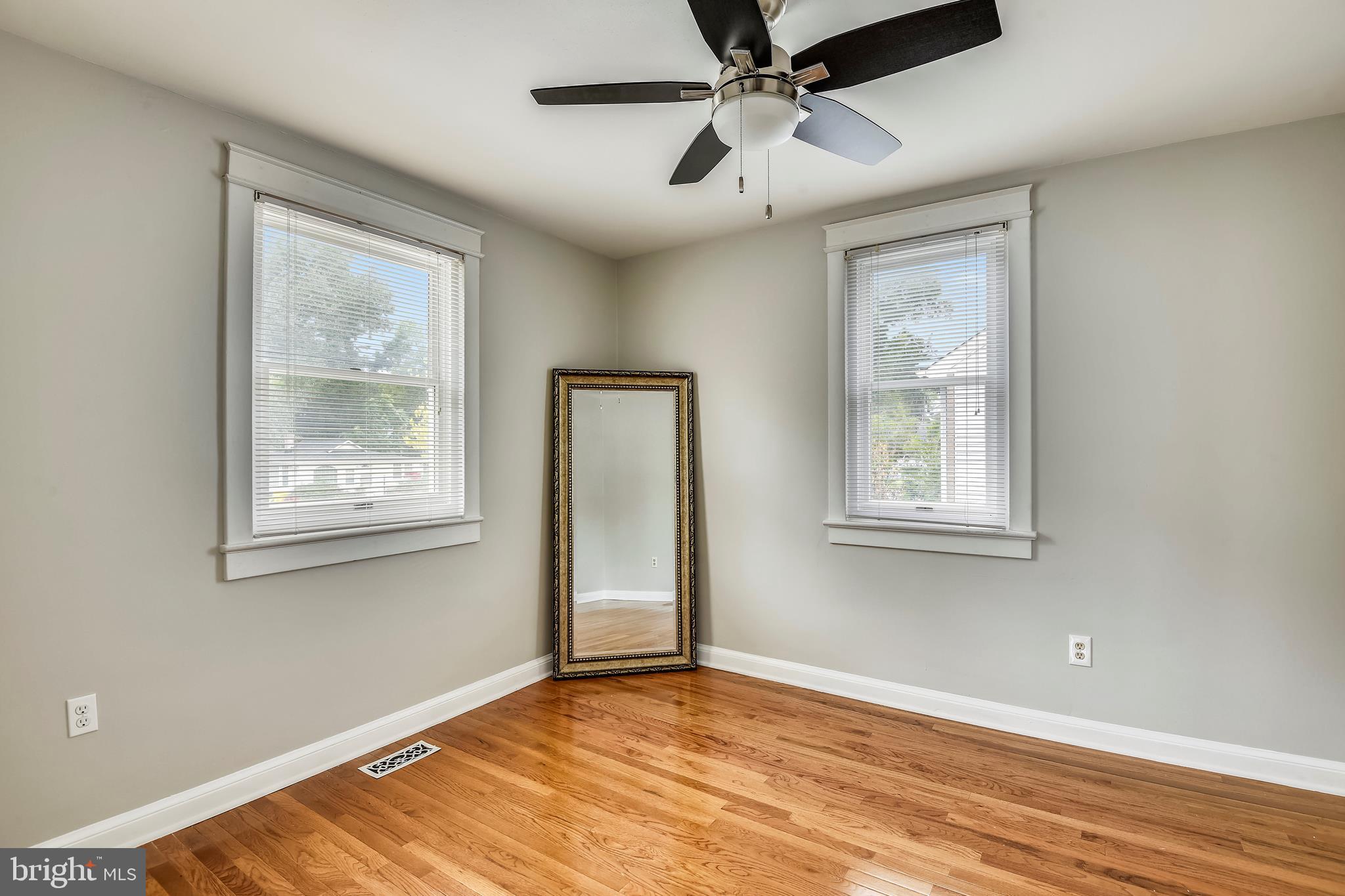 48 Ridge Avenue Edgewater, MD 21037 - Photo 12 of 28 Bedroom 2 with hard wood floors