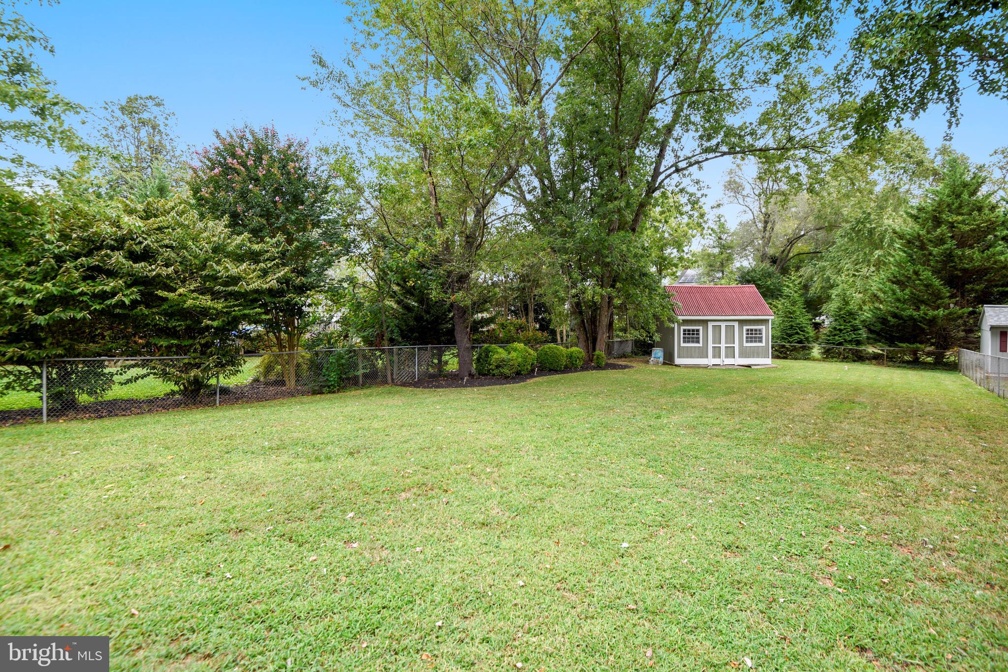 48 Ridge Avenue Edgewater, MD 21037 - Photo 3 of 28 Lots of room to play and relax around a fire pit!