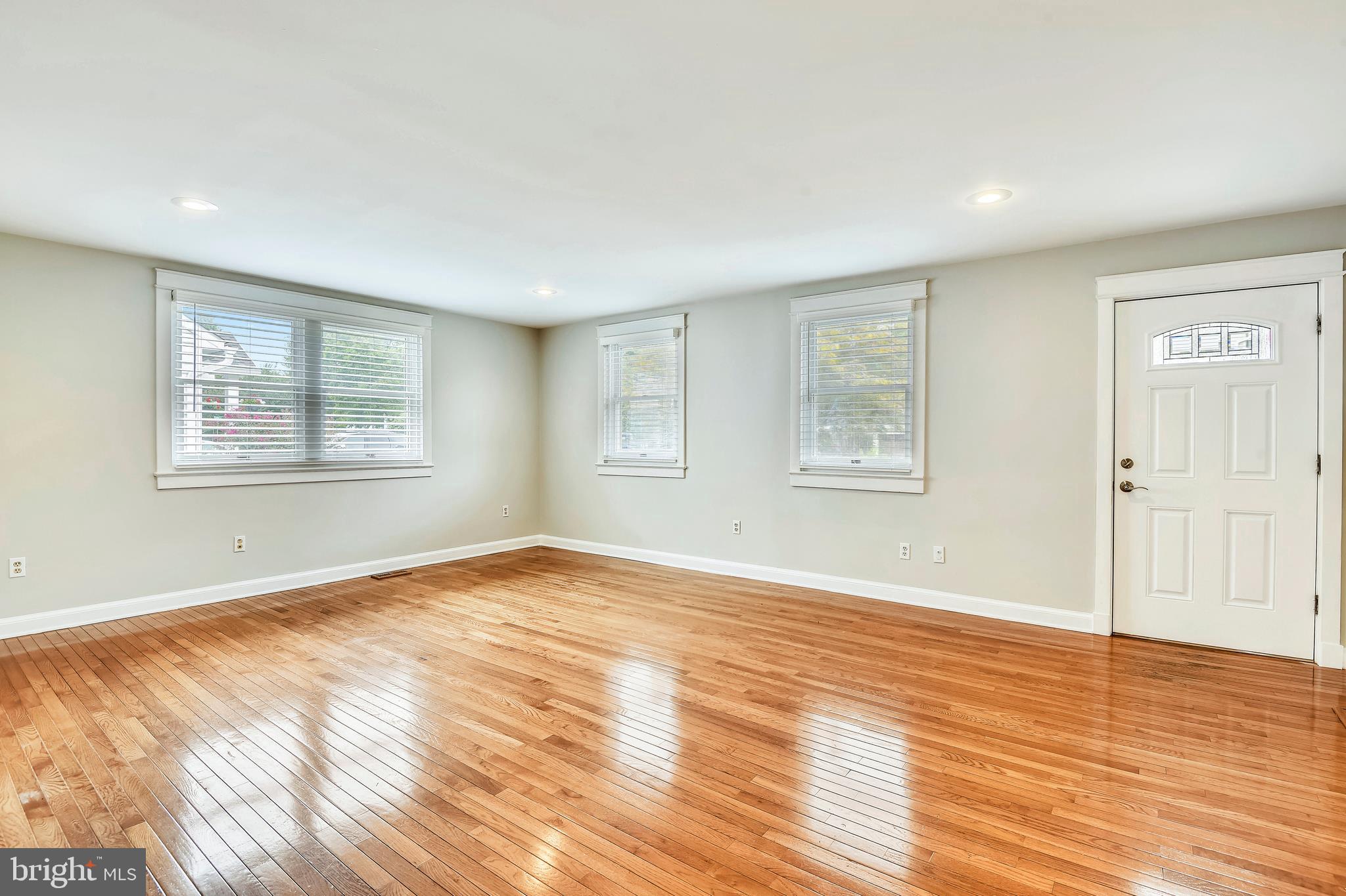 48 Ridge Avenue Edgewater, MD 21037 - Photo 5 of 28 Living Room with Gleaming Hardwood
