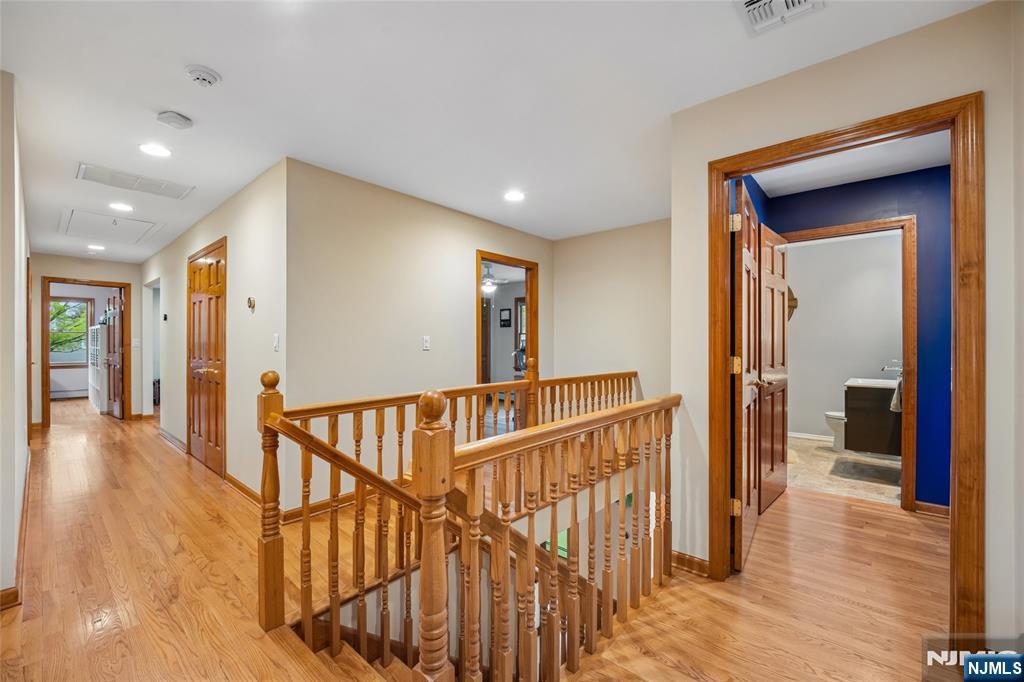 720 Maxwell Place Ridgewood, NJ 07450 - Photo 13 of 35
