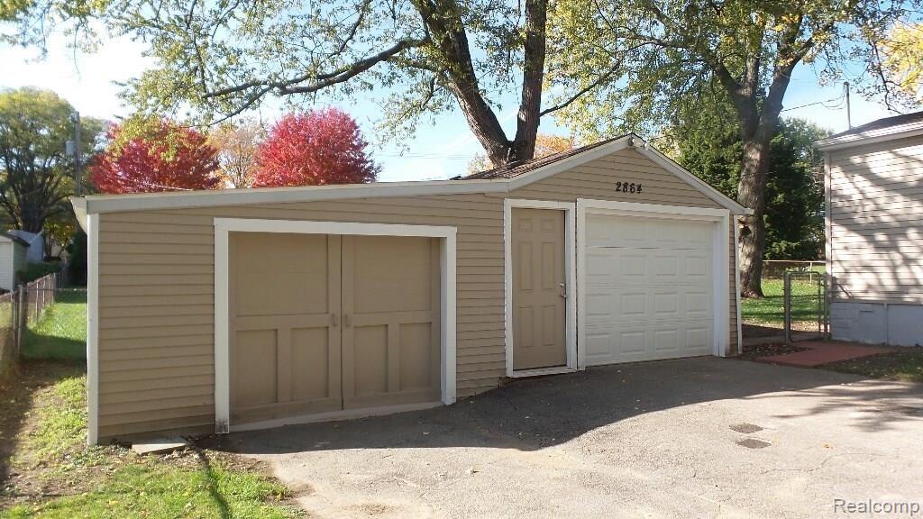 2864 St Clair Drive Rochester Hills, MI 48309 - Photo 18 of 21