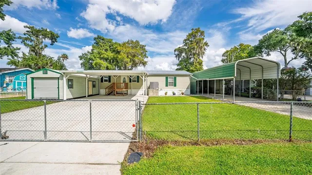 $600,000 | 56310 Redbud Road, Astor, FL 32102