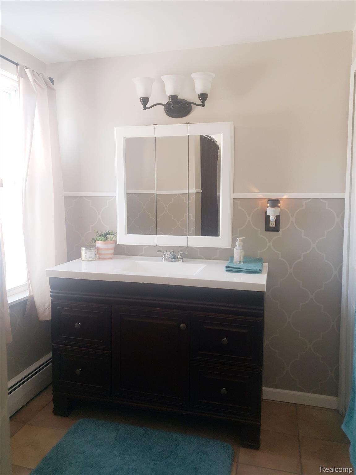 20418 Merriman Road Romulus, MI 48174 - Photo 45 of 87 Bath
